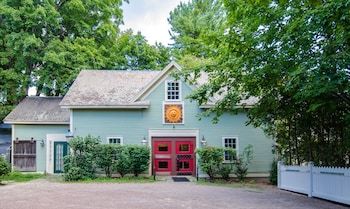 Bed & Breakfast Heart Of The Village Inn
