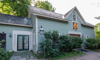 Bed & Breakfast Heart Of The Village Inn
