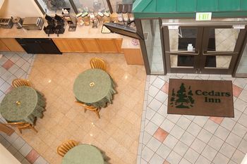 Hotel Cedars Inn