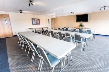 Hotel Cedars Inn