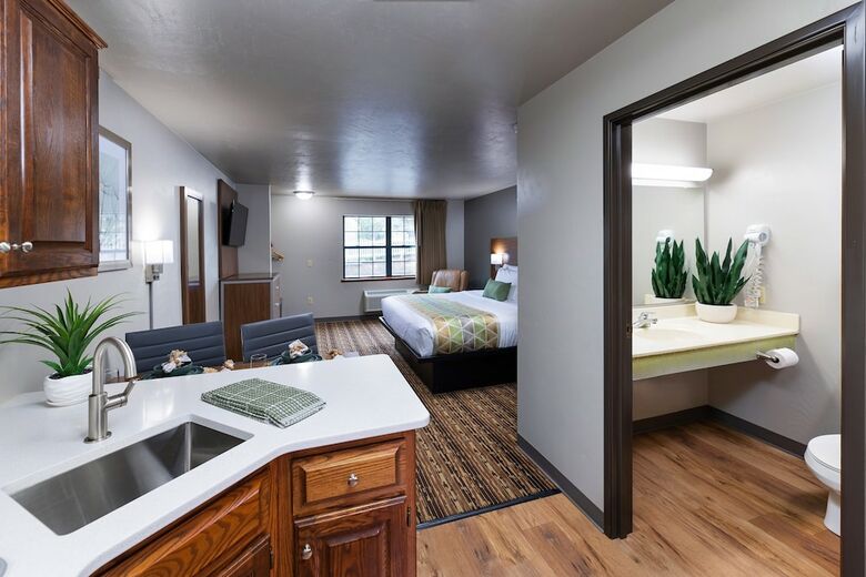 Hotel Extended Stay Airport