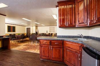 Hotel Airport Settle Inn