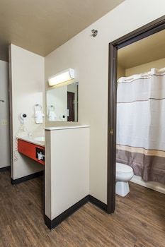 Hotel Airport Settle Inn