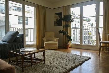 Apartments - Into Paris