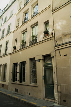 Apartments - Into Paris