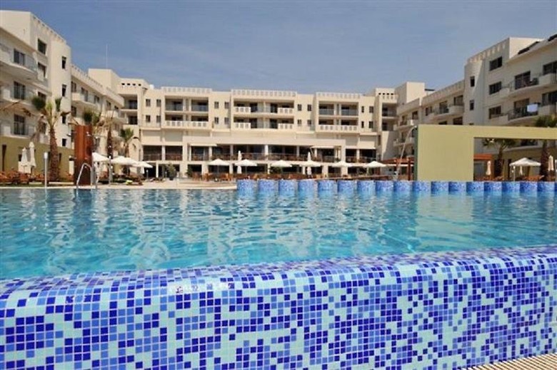 Hotel Capital Coast Resort & Spa
