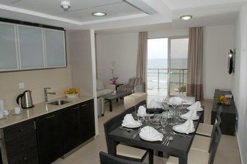 Hotel Capital Coast Resort & Spa