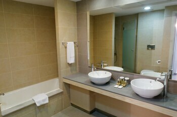 Hotel Capital Coast Resort & Spa