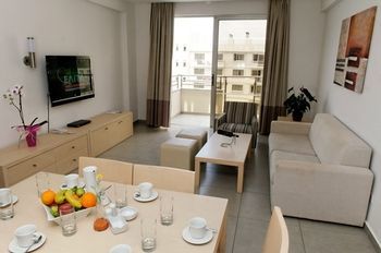 Hotel Capital Coast Resort & Spa