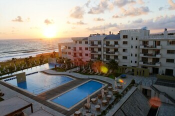 Hotel Capital Coast Resort & Spa