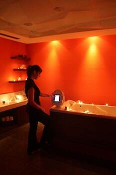 Hotel Capital Coast Resort & Spa