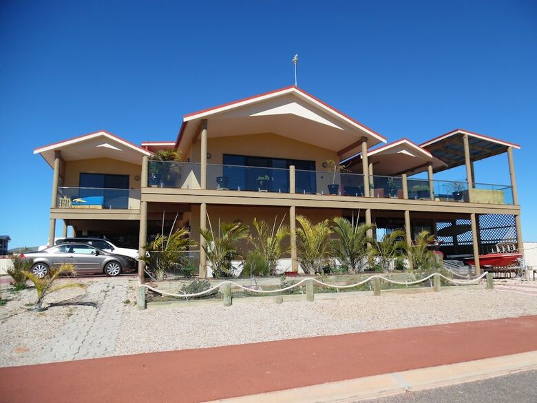 Bed & Breakfast On The Deck @ Shark Bay