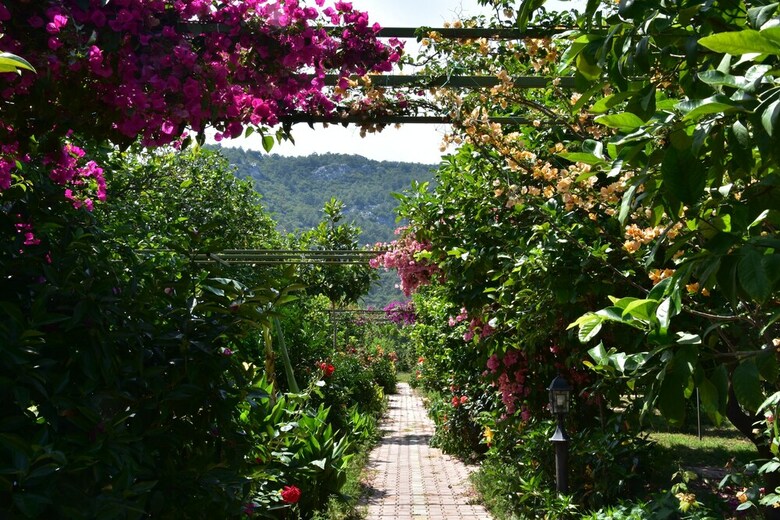 Lemon Garden Lodge