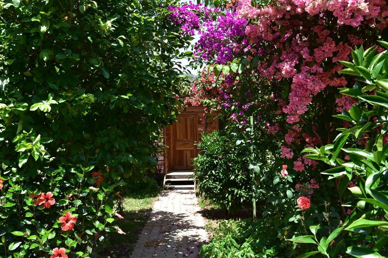 Lemon Garden Lodge