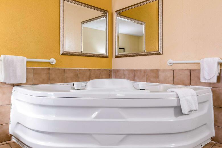 Hotel Quality Inn & Suites