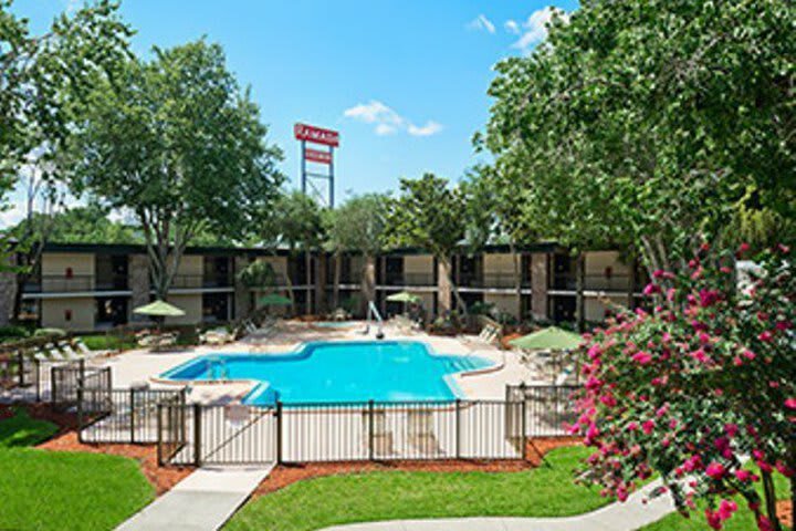 Hotel Ramada Conference Center Jacks