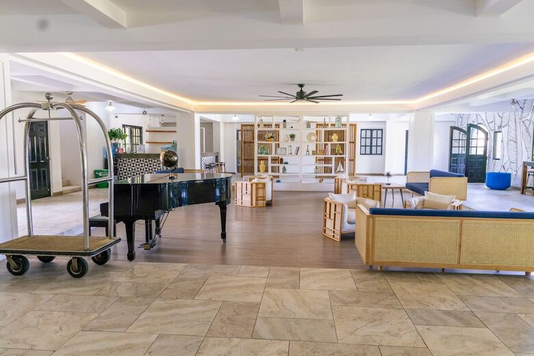 Hotel Travellers Beach Resort