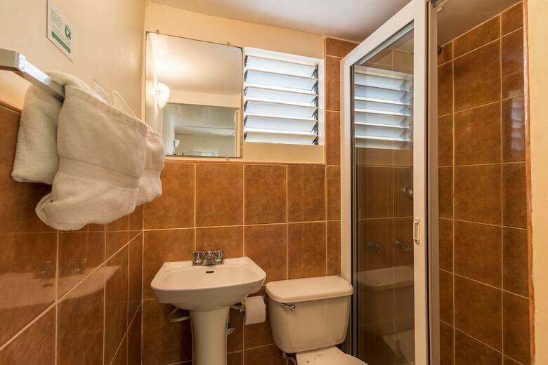 Hotel Travellers Beach Resort