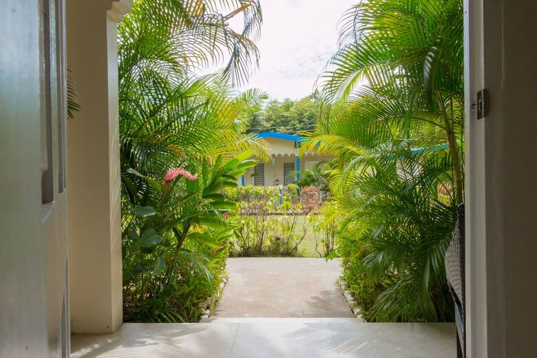 Hotel Travellers Beach Resort