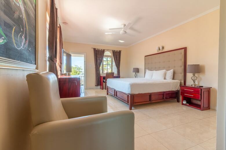 Hotel Travellers Beach Resort