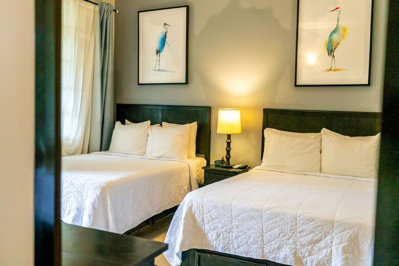 Hotel Travellers Beach Resort