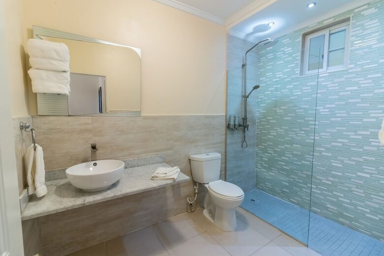 Hotel Travellers Beach Resort