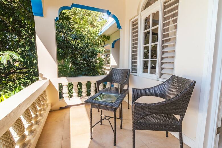 Hotel Travellers Beach Resort