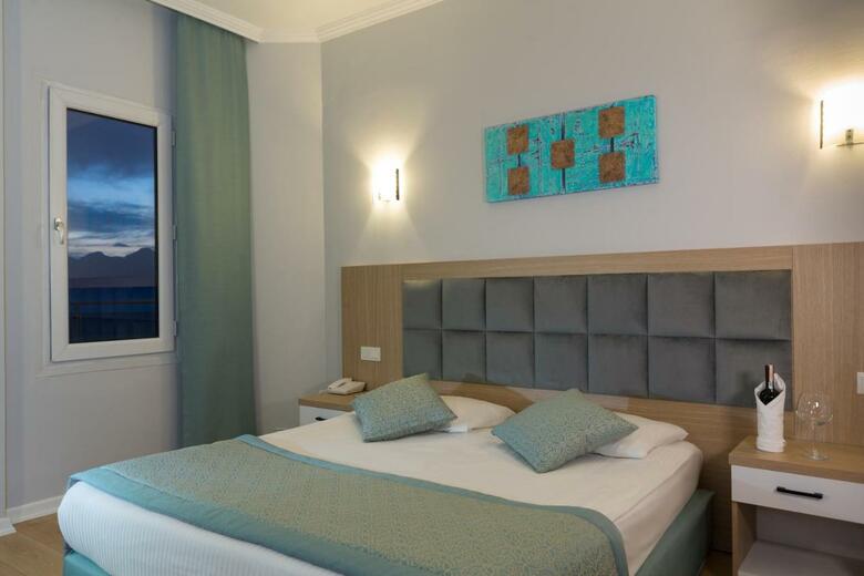 Hotel Adonis
