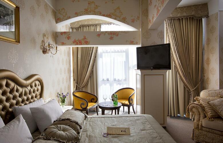 Iris Art Hotel