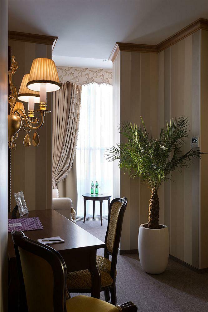 Iris Art Hotel