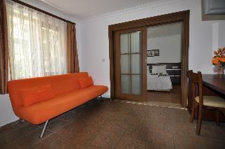 Longhouse Inn Hotel