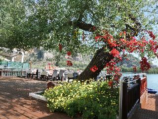 Longhouse Inn Hotel