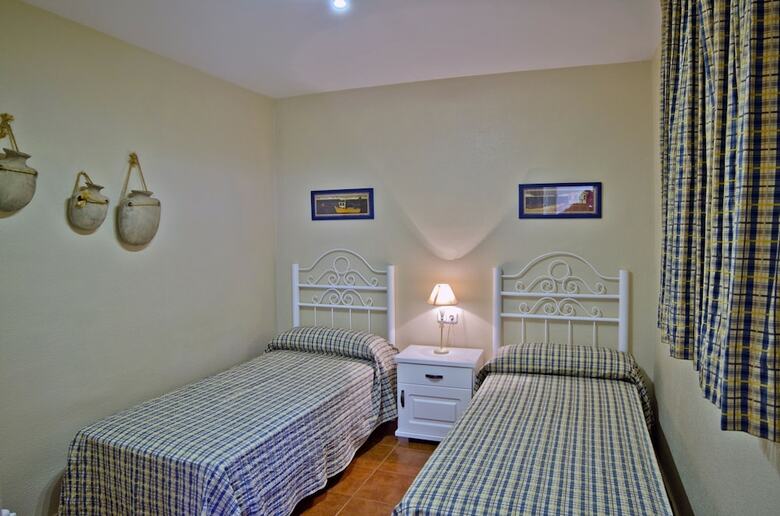 Apartamentos Leo Islamar