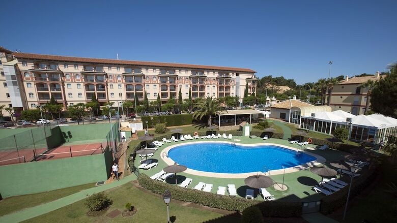 Apartamentos Leo Islamar