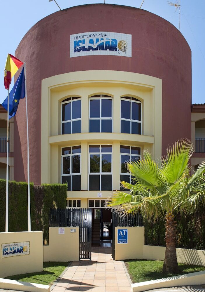 Apartamentos Leo Islamar