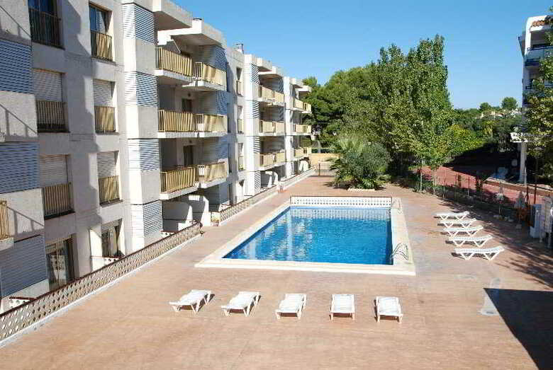 Pins Marina