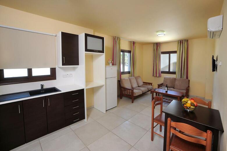 Hotel Nelia Gardens