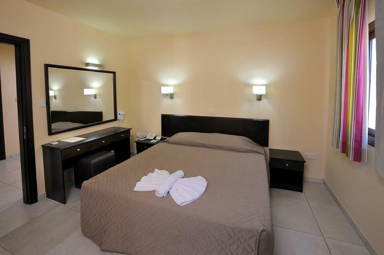 Hotel Nelia Gardens