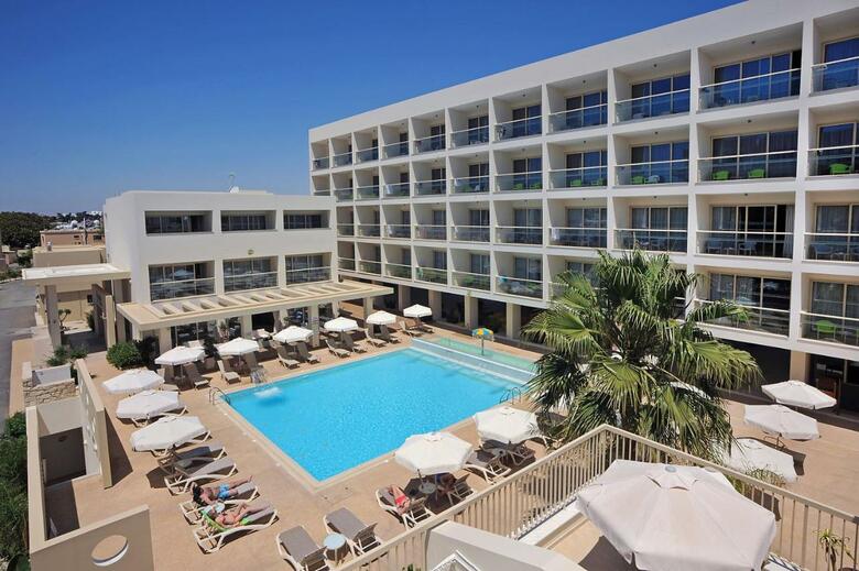 Hotel Nelia Gardens