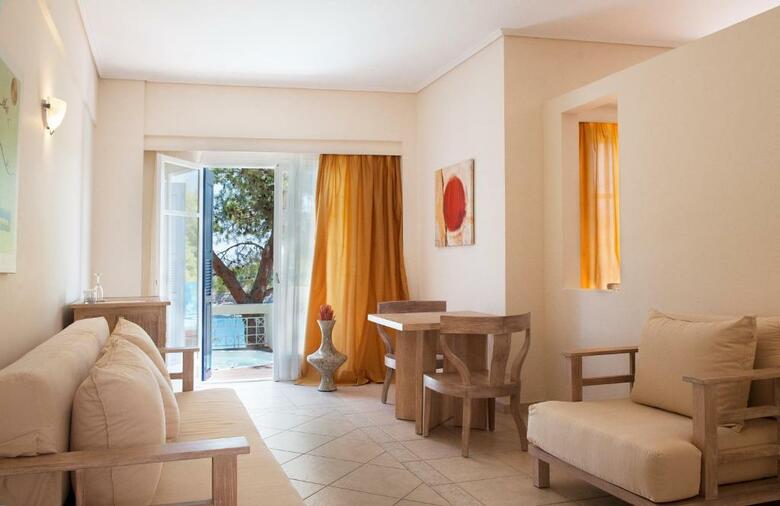 Alonissos Beach Bungalows & Suites Hotel