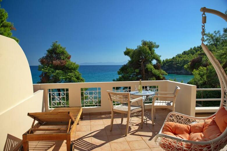 Alonissos Beach Bungalows & Suites Hotel