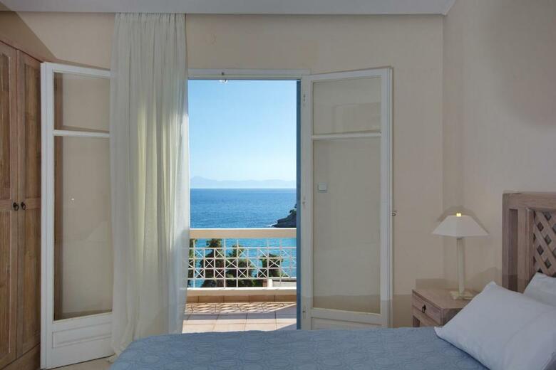 Alonissos Beach Bungalows & Suites Hotel