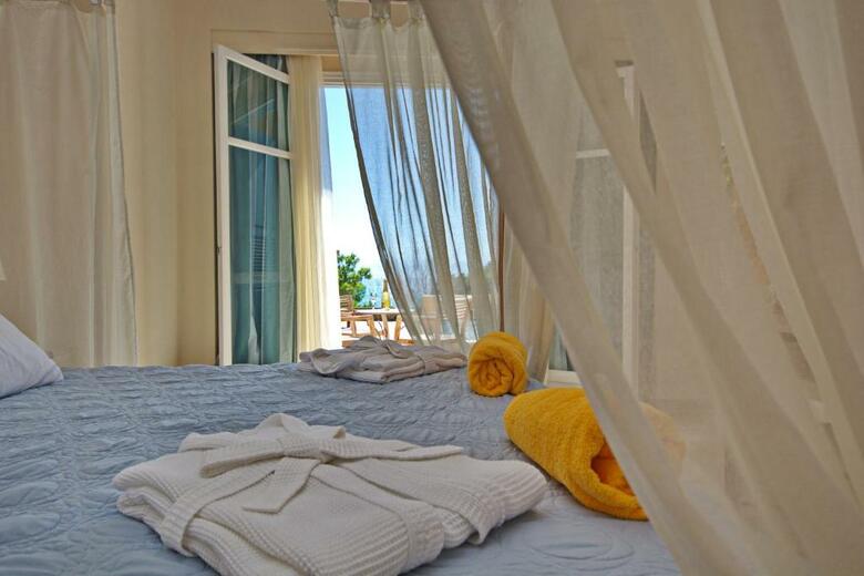 Alonissos Beach Bungalows & Suites Hotel
