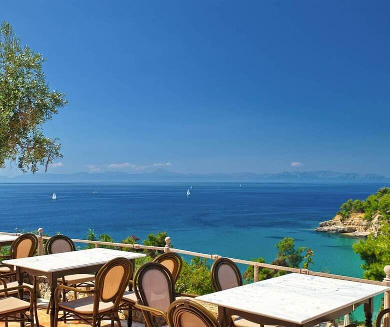 Alonissos Beach Bungalows & Suites Hotel