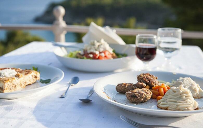 Alonissos Beach Bungalows & Suites Hotel