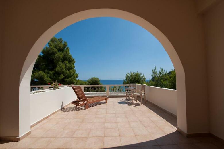 Alonissos Beach Bungalows & Suites Hotel