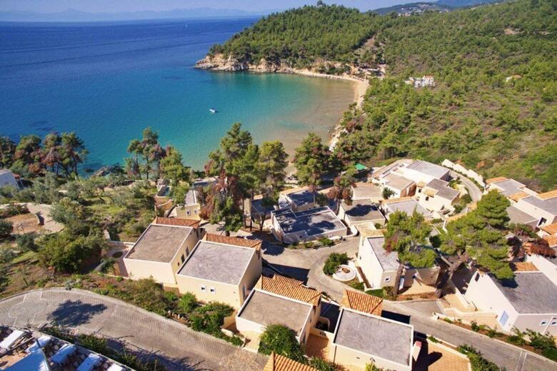 Alonissos Beach Bungalows & Suites Hotel