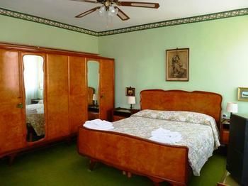 Venicein Apartments