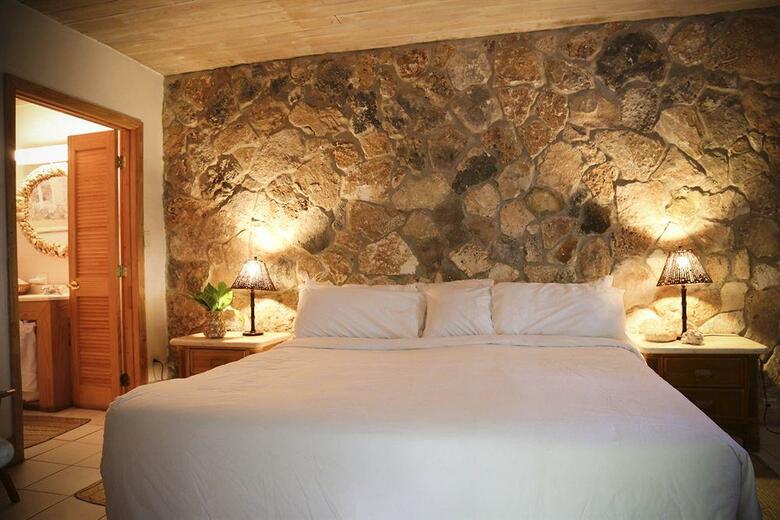 Tingum Village Hotel