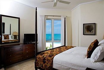 Hotel West Bay Club